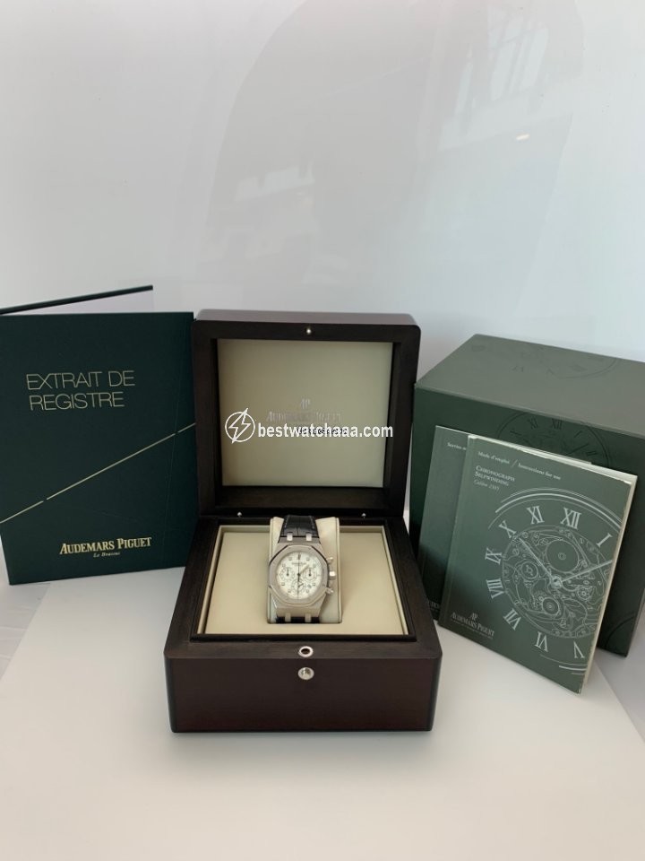 IMG_9085 Audemars Piguet Royal Oak Chronograph Mens watch Unisex Automatic White gold 26022BC.OO.D002CR.01 Replica 2
