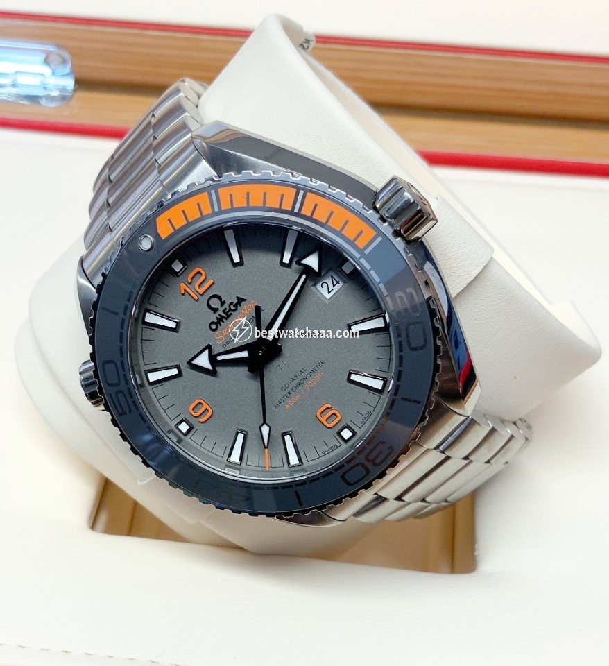 IMG_9085 Omega Seamaster Planet Ocean Mens watch Unisex Automatic Titanium 215.90.44.21.99.001 Replica 2