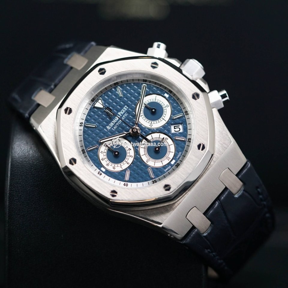 IMG_9085 Audemars Piguet Royal Oak Chronograph Mens watch Unisex Automatic White gold 26022BC.OO.D028CR.01 Replica 2