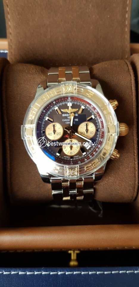 IMG_9085 Breitling Chronomat 44 Automatic Gold Steel CB011012 Q576 Replica 2