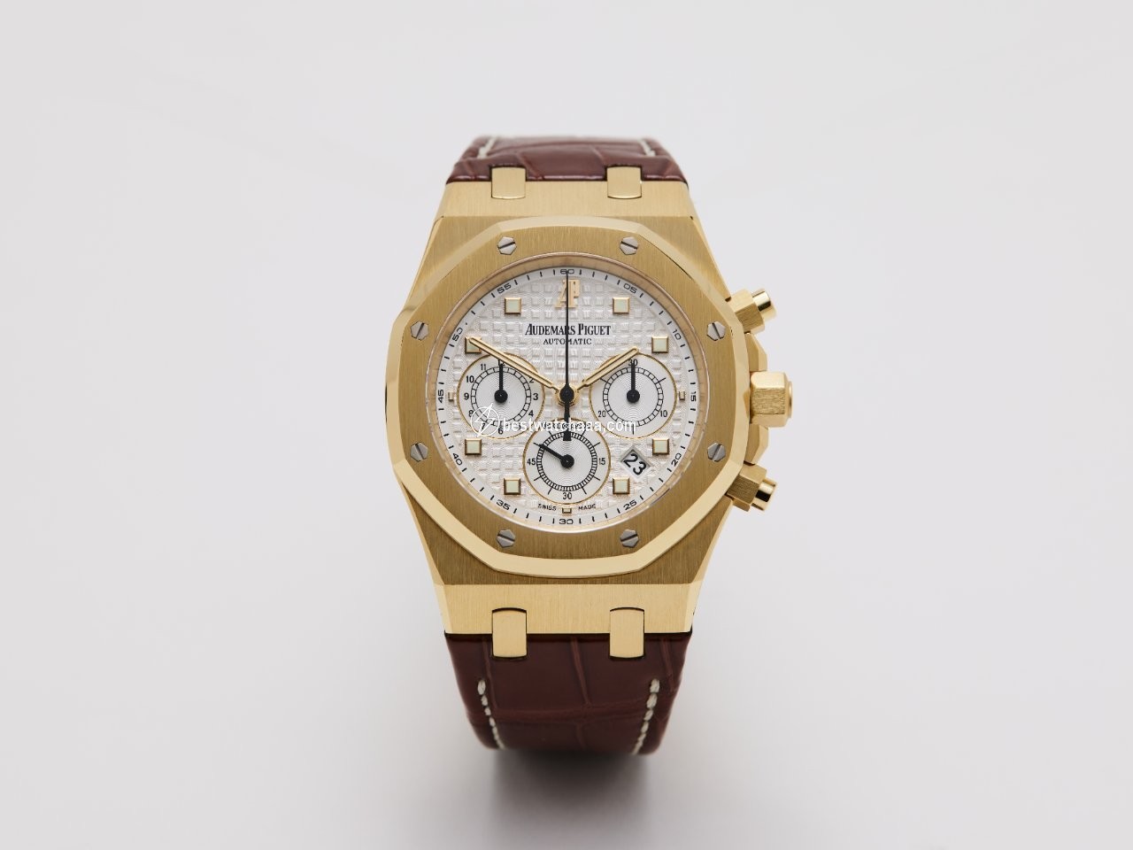 IMG_9085 Audemars Piguet Royal Oak Chronograph Mens watch Unisex Automatic Yellow gold 26022BA.OO.D088CR.01 Replica 2