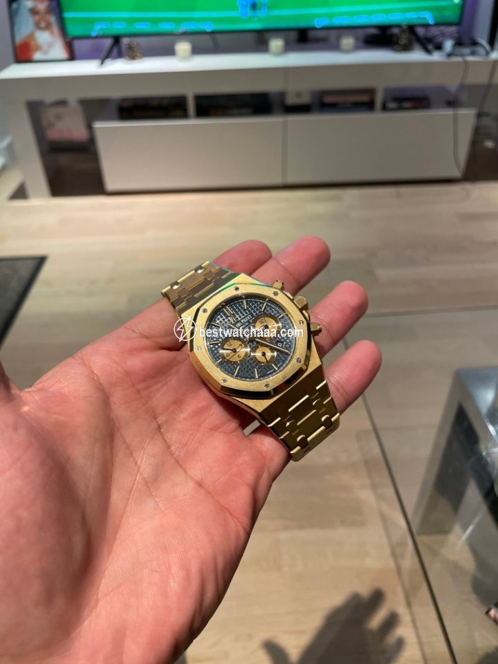 IMG_9085 Audemars Piguet Royal Oak Chronograph Mens watch Unisex Automatic Yellow gold 26331BA.OO.1220BA01 Replica 2