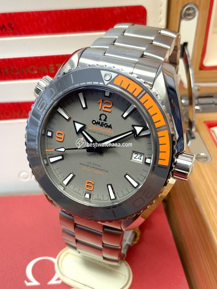 IMG_9086 Omega Seamaster Planet Ocean Mens watch Unisex Automatic Titanium 215.90.44.21.99.001 3