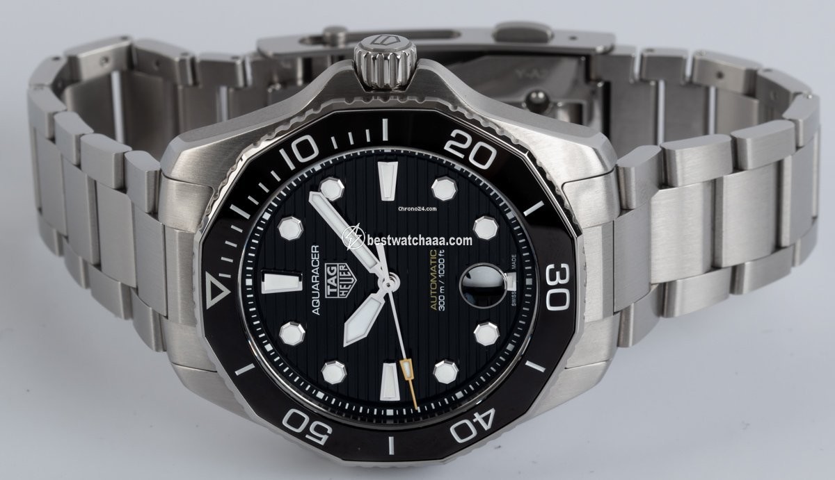 IMG_9086 TAG Heuer Aquaracer 300M Mens watch Unisex Automatic Steel WBP201A.BA0632 3