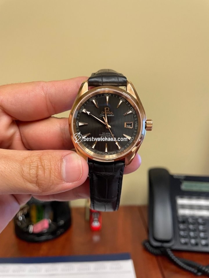 IMG_9086 Omega Seamaster Aqua Terra Mens watch Unisex Automatic Rose gold 231.53.42.21.06.001 3