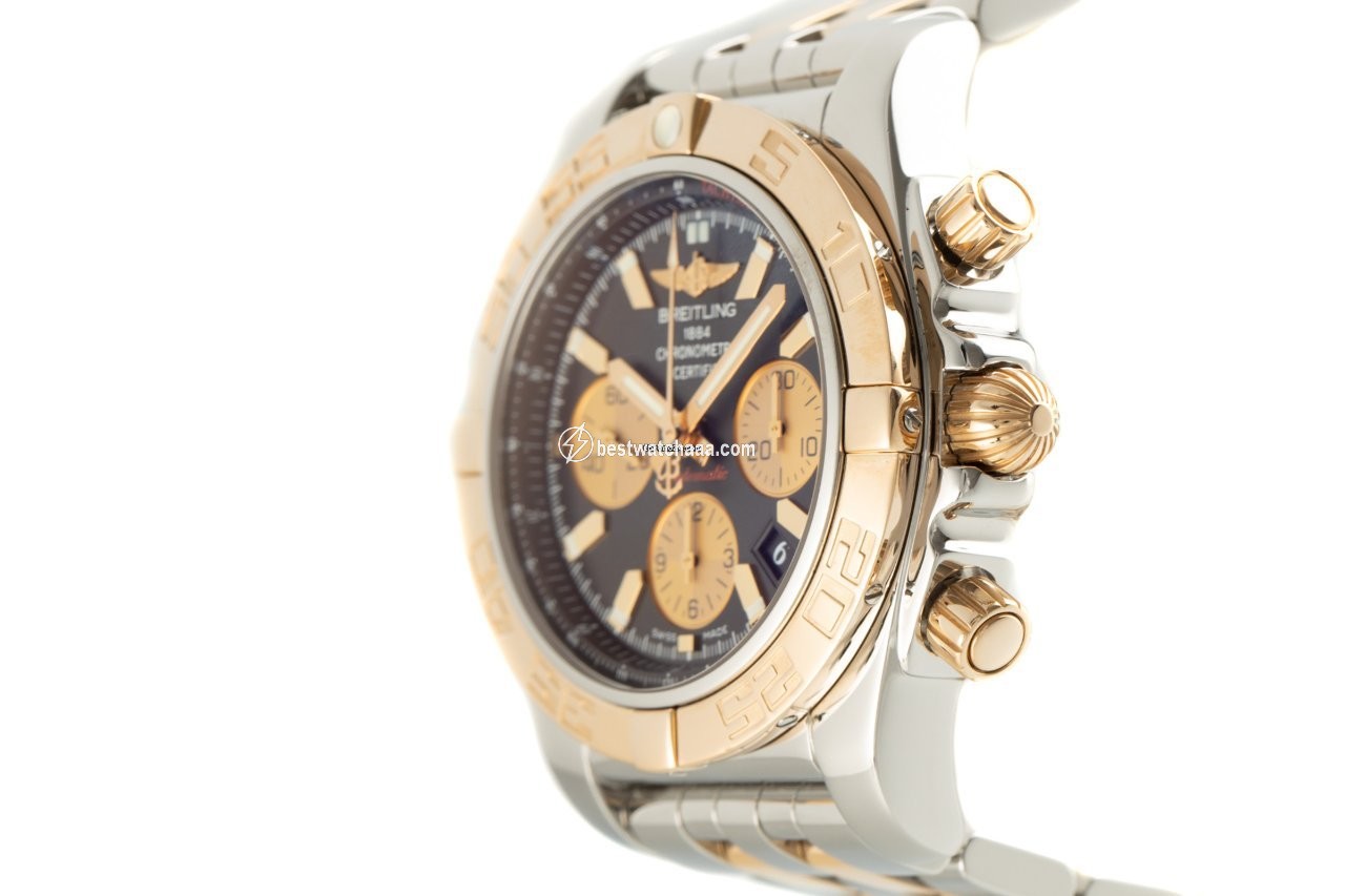 IMG_9086 Breitling Chronomat 44 Mens watch Unisex Automatic Gold Steel CB0110 3