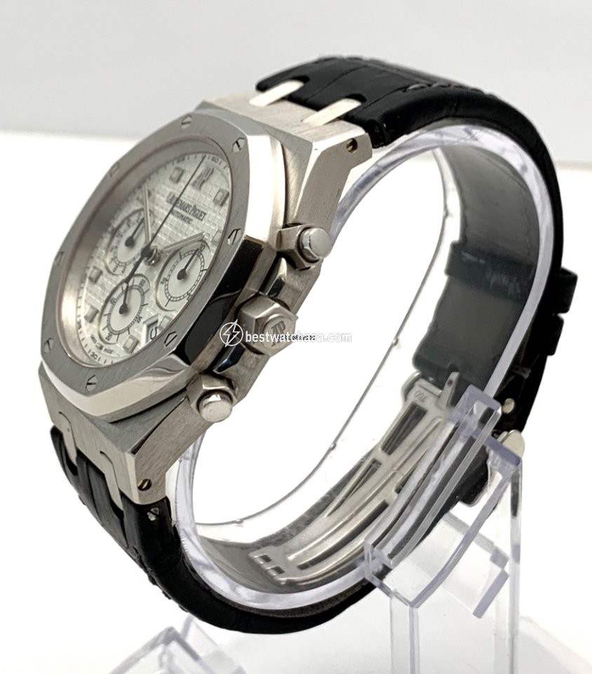 IMG_9081 Audemars Piguet Royal Oak Chronograph Mens watch Unisex Automatic White gold 26022BC.OO.D002CR.01 Replica 4