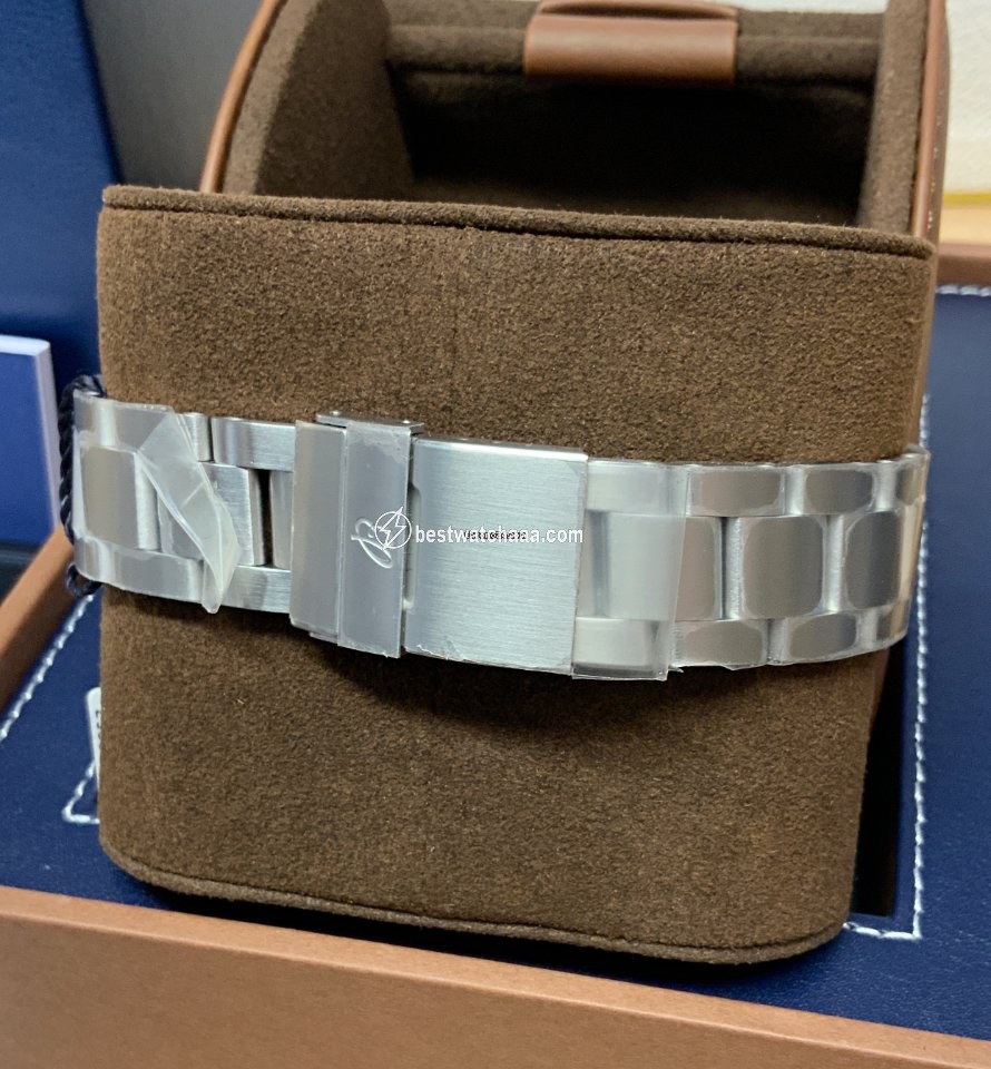 IMG_9081 Breitling Aviator 8 Mens watch Unisex Automatic Steel A45330101B1X1 Replica 4