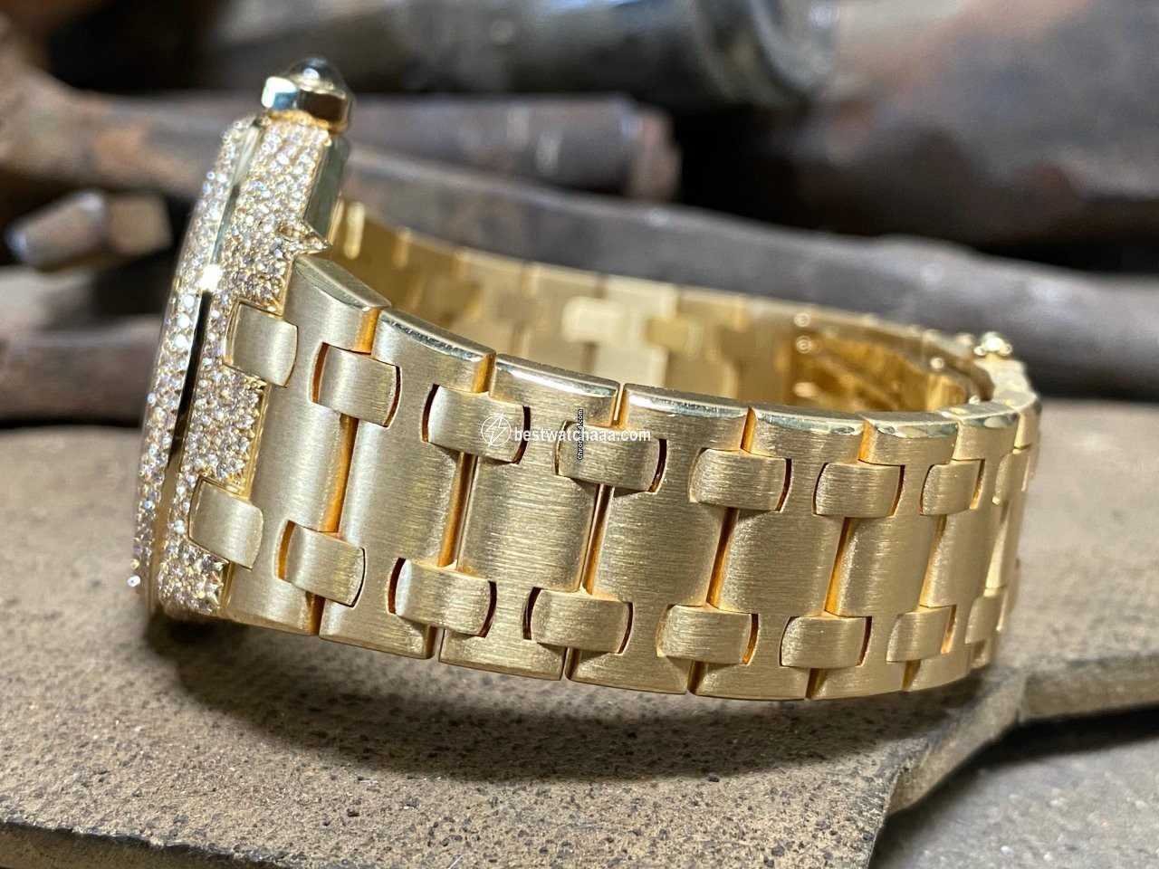 IMG_9081 Audemars Piguet Royal Oak Lady Womens watch Quartz Yellow gold 67605BA.ZZ.D080SU.01 Replica 4
