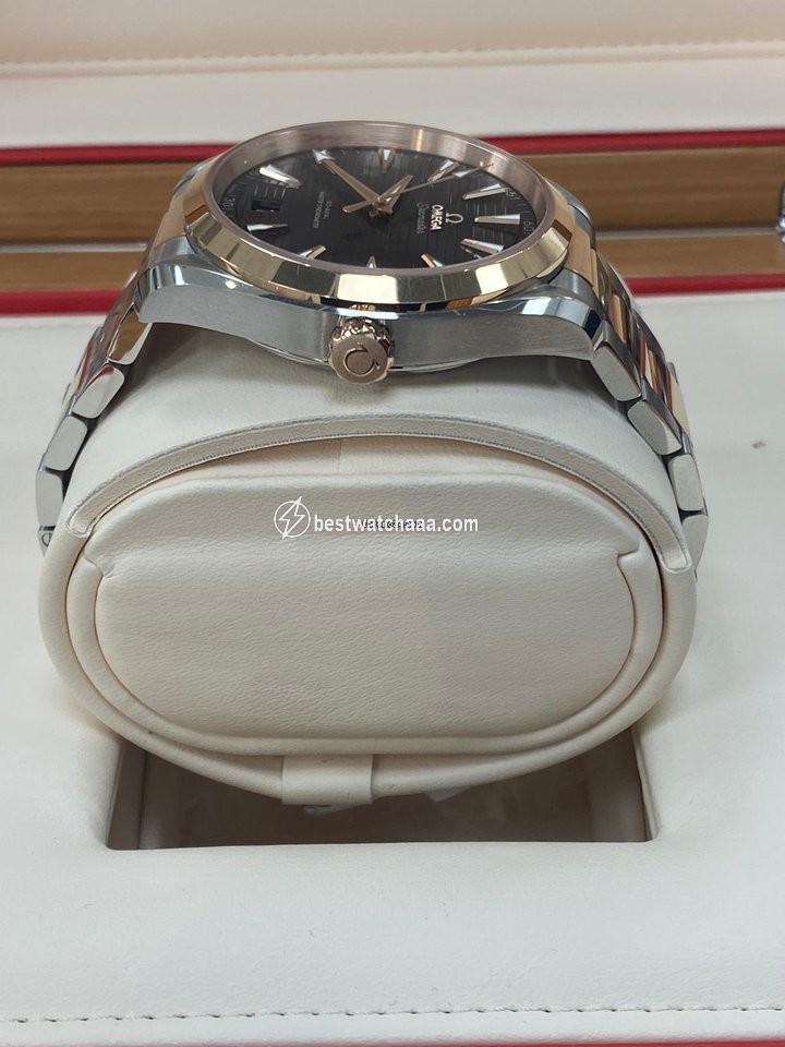 IMG_9081 Omega Seamaster Aqua Terra Mens watch Unisex Automatic Gold Steel 220.20.41.21.06.001 Replica 4