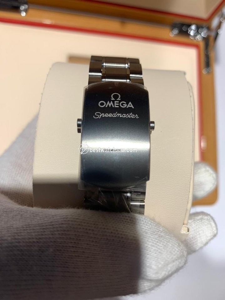 IMG_9081 Omega Speedmaster Professional Moonwatch Mens watch Unisex Automatic Titanium 311.90.44.51.03.001 Replica 4