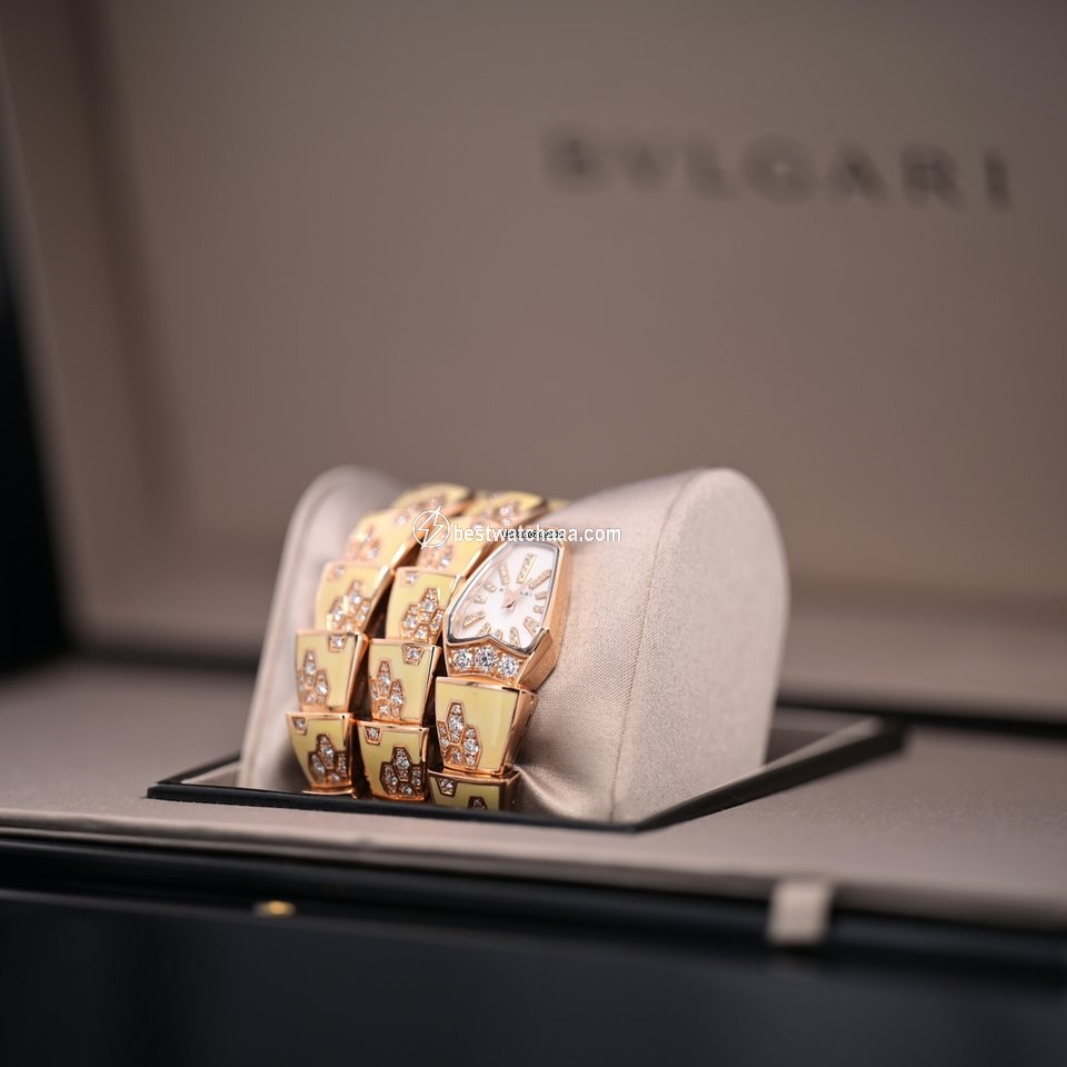IMG_9081 Bulgari Serpenti Womens watch Quartz Rose gold spp26wgd1gwld1.2t Replica 4