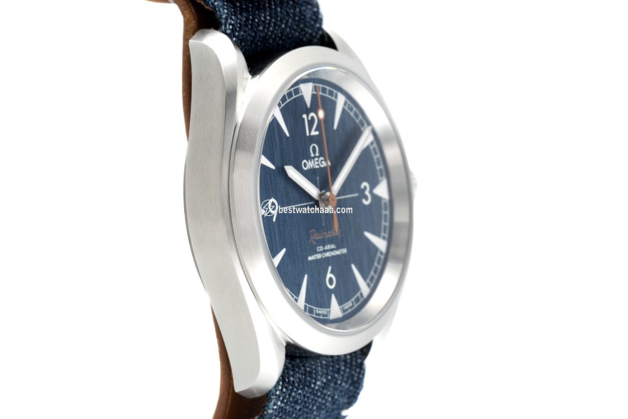 IMG_9081 Omega Seamaster Railmaster Mens watch Unisex Automatic Steel 220.10.40.20.03.001 Replica 4
