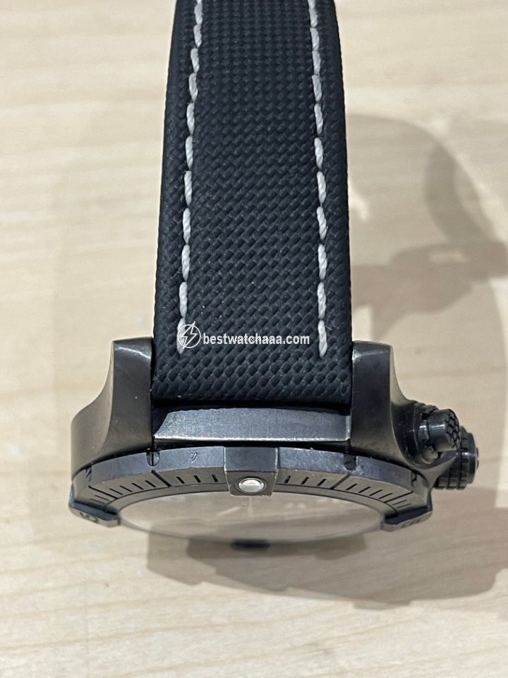 IMG_9081 Breitling Avenger Mens watch Unisex Automatic Titanium V13317101B1X2 Replica 4