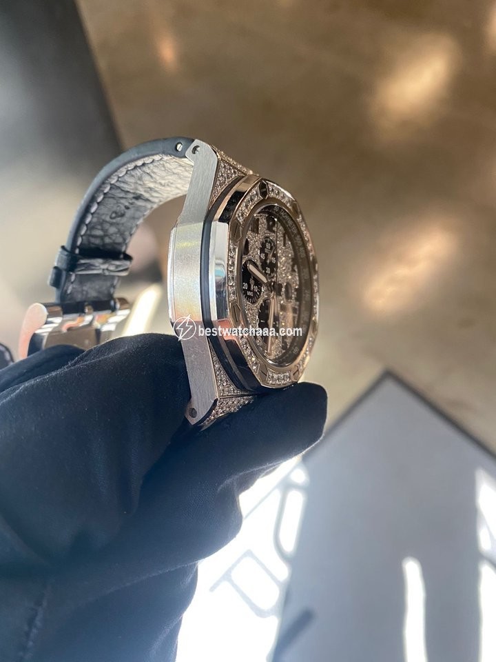 IMG_9081 Audemars Piguet Royal Oak Offshore Chronograph Mens watch Unisex Automatic White gold 26215.BC.ZZ.A101CR.01 Replica 4