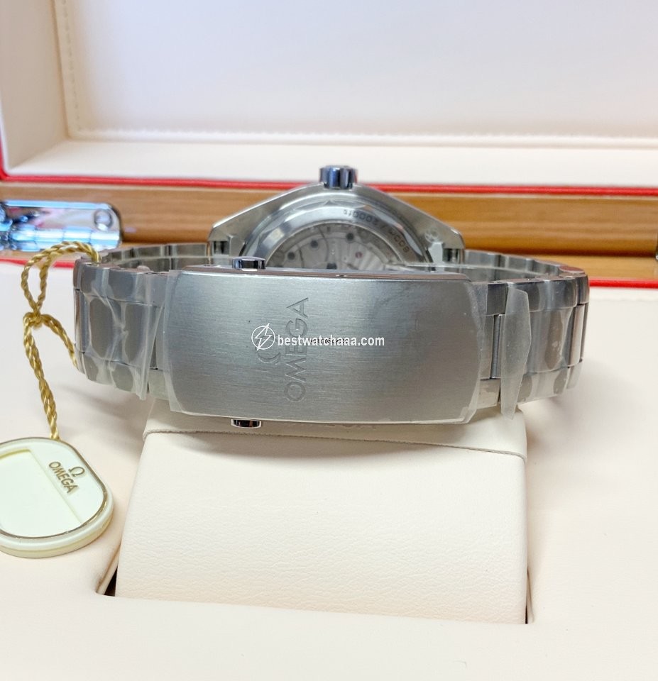 IMG_9081 Omega Seamaster Planet Ocean Mens watch Unisex Automatic Steel 215.30.44.21.01.002 Replica 4