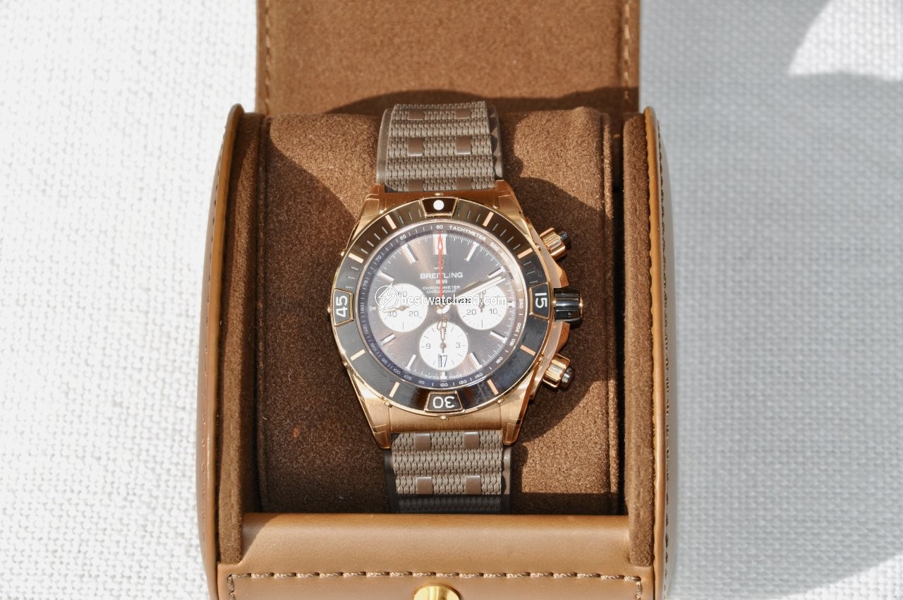 IMG_9081 Breitling Chronomat Mens watch Unisex Automatic Rose gold RB0136E31Q1S1 Replica 4