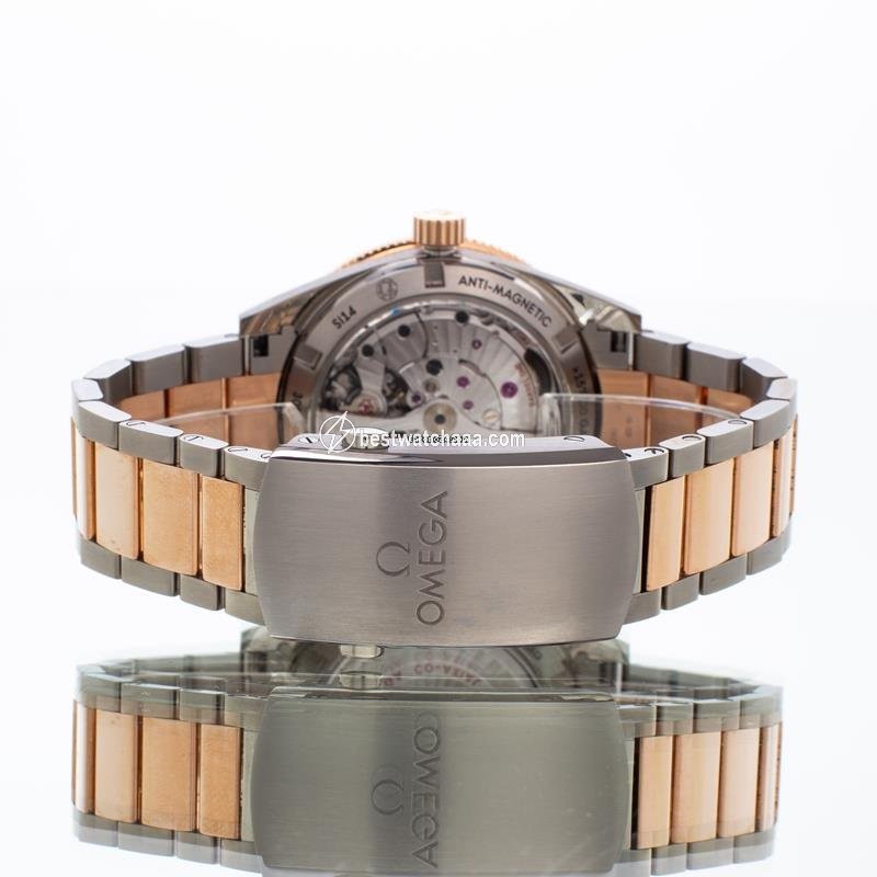 IMG_9081 Omega Seamaster 300 Mens watch Unisex Automatic Titanium 233.60.41.21.03.001 Replica 4
