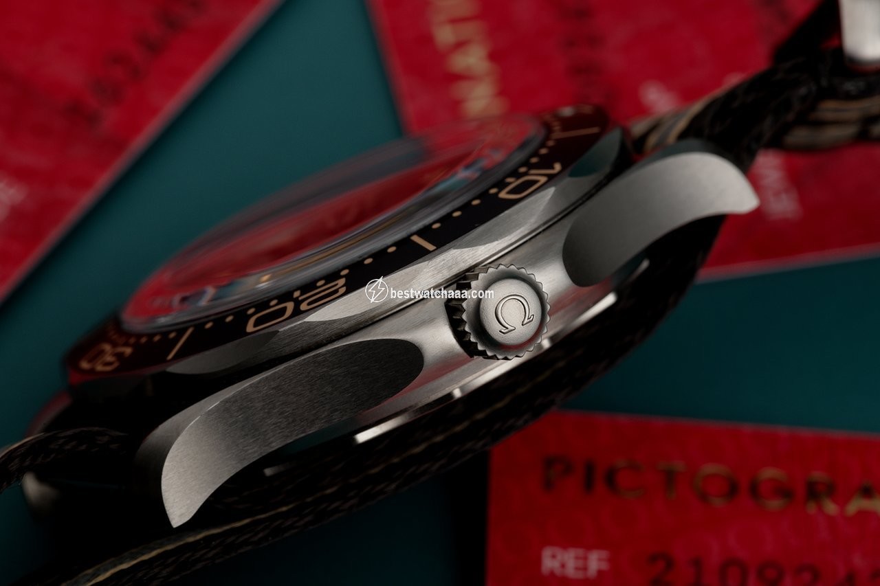 IMG_9081 Omega Seamaster Diver 300 M Automatic Titanium 210.92.42.20.01.001 Replica 4
