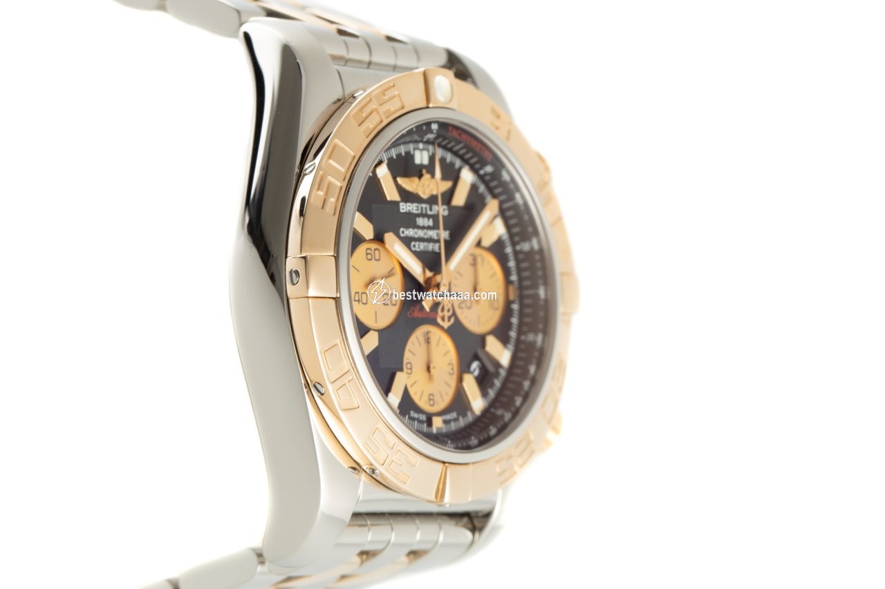 IMG_9081 Breitling Chronomat 44 Mens watch Unisex Automatic Gold Steel CB0110 Replica 4