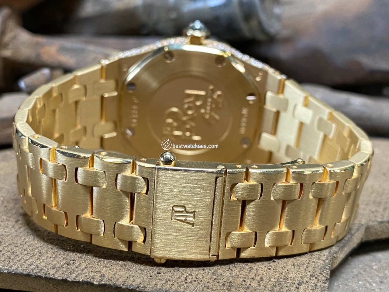 IMG_9081 Audemars Piguet Royal Oak Lady Womens watch Quartz Yellow gold 67605BA.ZZ.D080SU.01 Replica 5