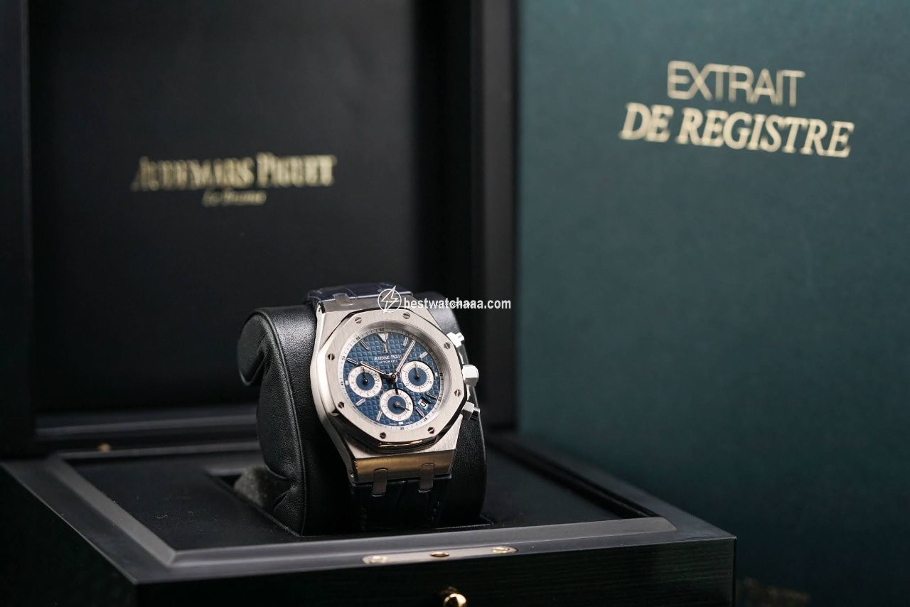 IMG_9081 Audemars Piguet Royal Oak Chronograph Mens watch Unisex Automatic White gold 26022BC.OO.D028CR.01 Replica 5