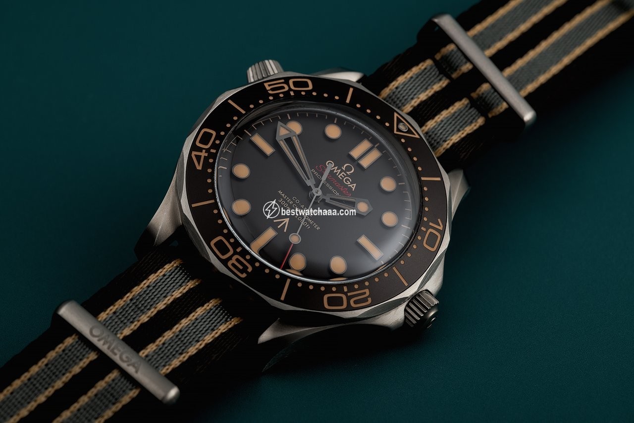 IMG_9081 Omega Seamaster Diver 300 M Automatic Titanium 210.92.42.20.01.001 Replica 5