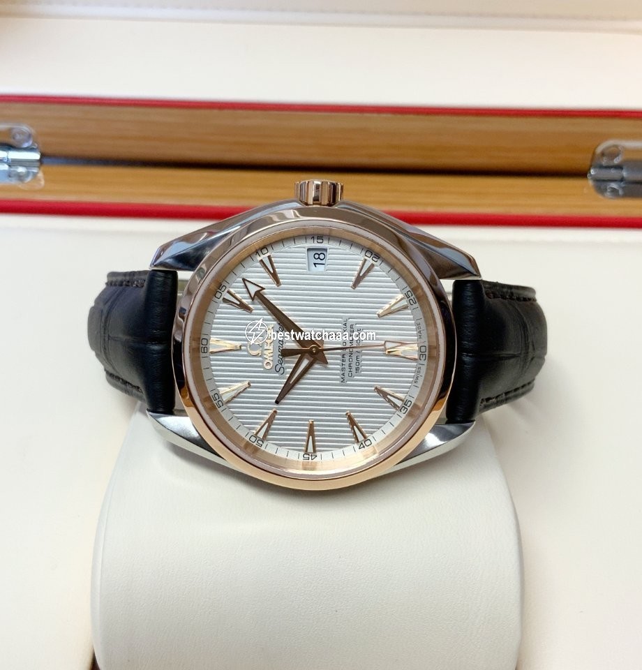 IMG_9081 Omega Seamaster Aqua Terra Mens watch Unisex Automatic Gold Steel 231.23.39.21.02.001 Replica 6