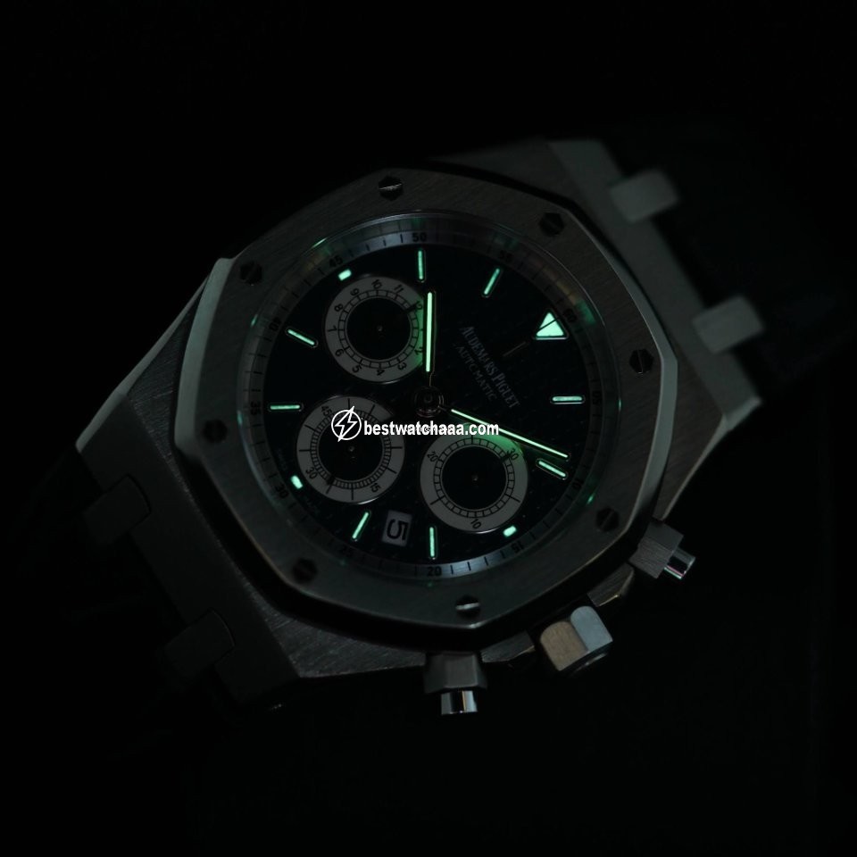 IMG_9081 Audemars Piguet Royal Oak Chronograph Mens watch Unisex Automatic White gold 26022BC.OO.D028CR.01 Replica 6