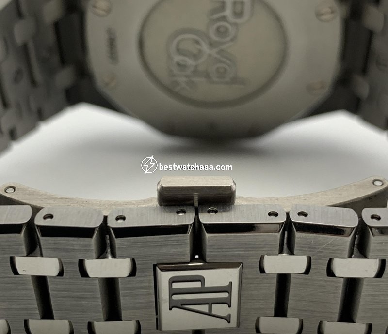 IMG_9081 Audemars Piguet Royal Oak Chronograph Automatic Titanium 26331IP.00.1220IP.01 Replica 6
