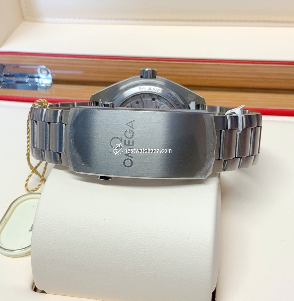 IMG_9081 Omega Seamaster Planet Ocean Mens watch Unisex Automatic Titanium 215.90.44.21.99.001 Replica 7