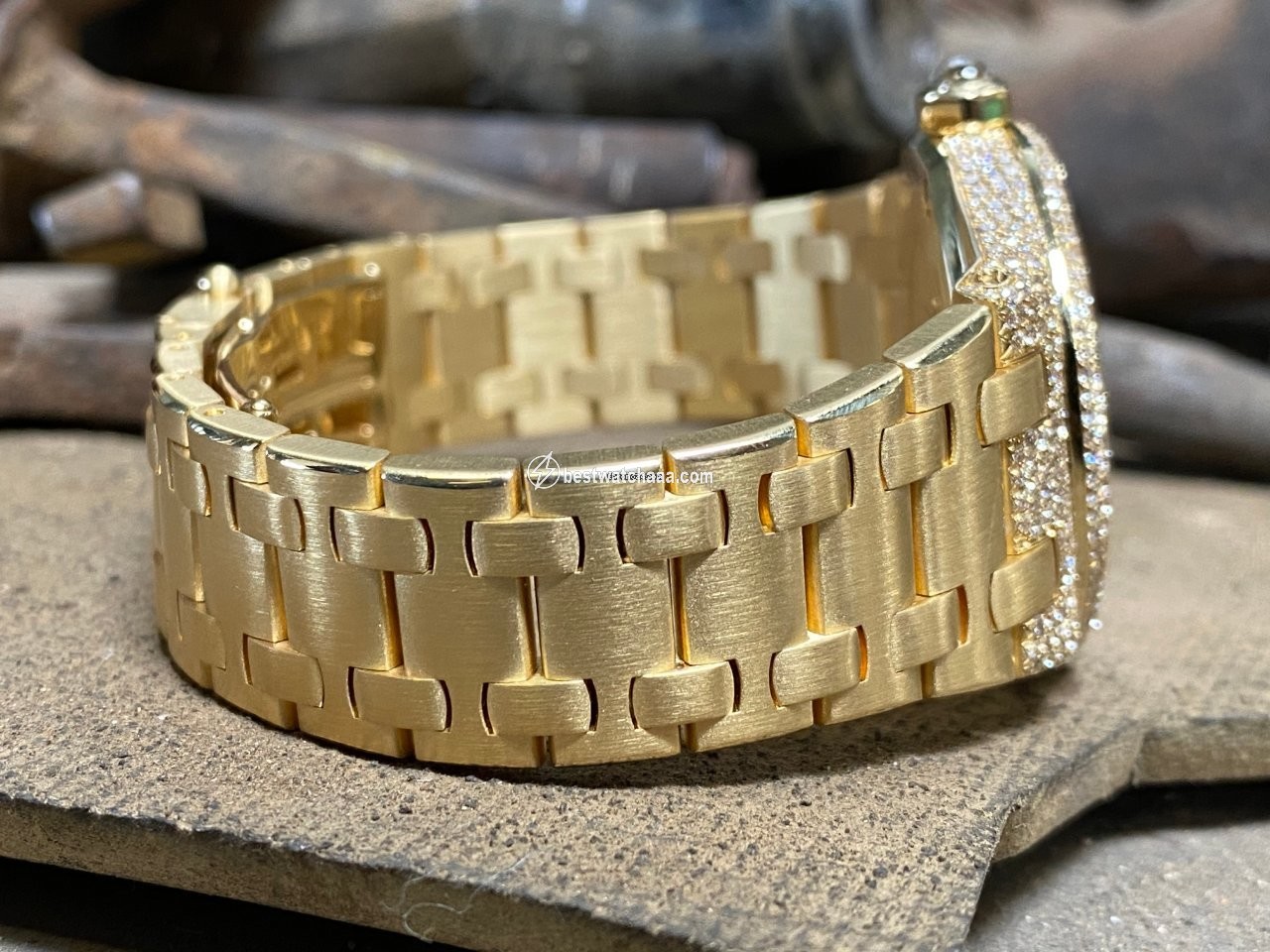 IMG_9081 Audemars Piguet Royal Oak Lady Womens watch Quartz Yellow gold 67605BA.ZZ.D080SU.01 Replica 7