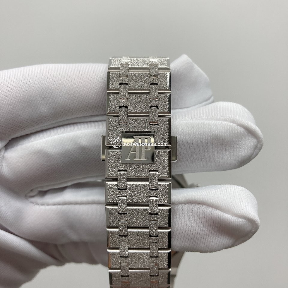 IMG_9081 Audemars Piguet Royal Oak Chronograph Mens watch Unisex Automatic White gold 26331BC.GG.1224BC.03 Replica 7