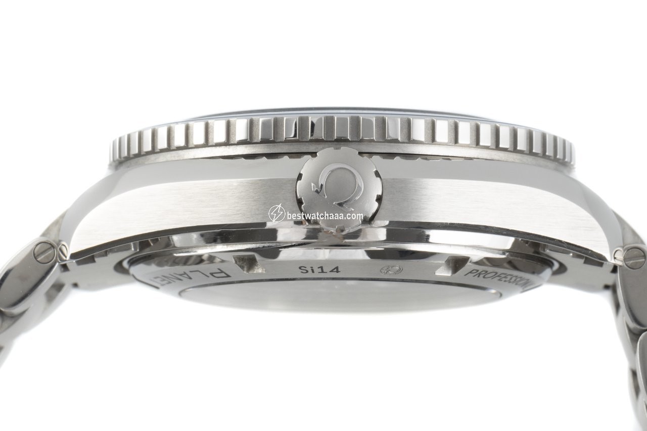IMG_9081 Omega Seamaster Planet Ocean Mens watch Unisex Automatic Titanium 232.90.46.21.03.001 Replica 7
