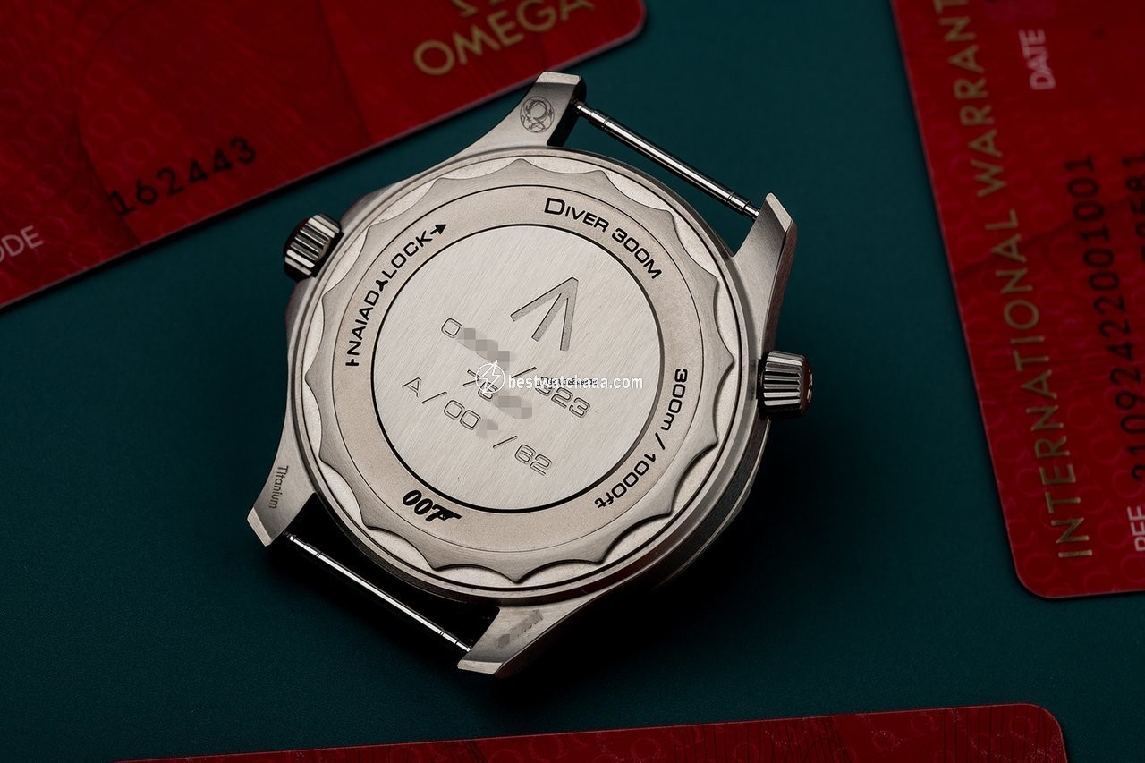 IMG_9081 Omega Seamaster Diver 300 M Automatic Titanium 210.92.42.20.01.001 Replica 7