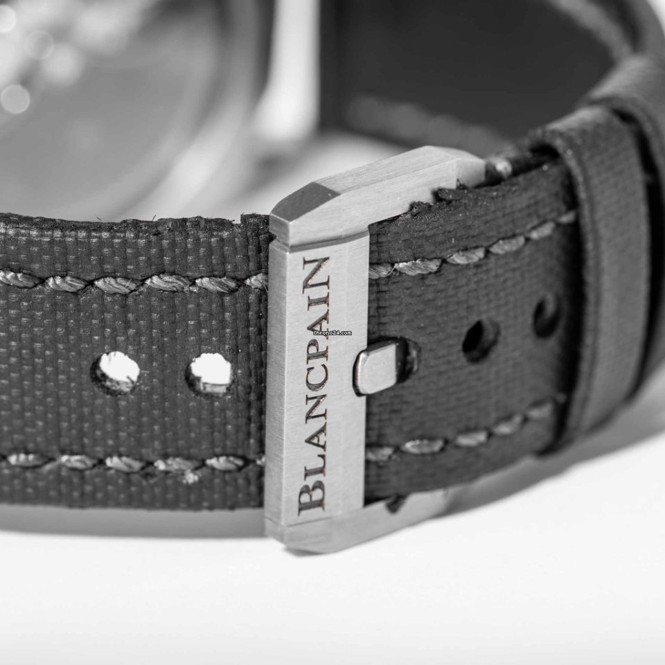 IMG_9081 Blancpain Fifty Fathoms Bathyscaphe Mens watch Unisex Automatic Titanium 5000-1230-B52A Replica 8