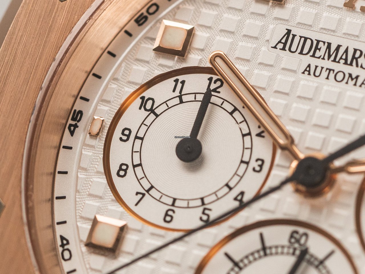 IMG_9081 Audemars Piguet Royal Oak Chronograph Mens watch Unisex Automatic Rose gold 26220OR Replica 8