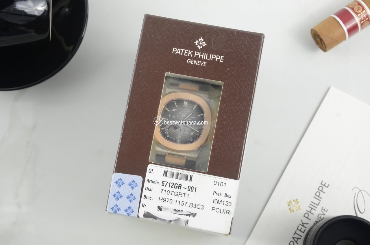 Patek Philippe Nautilus Mens watch Unisex Automatic Rose gold 5712GR-001