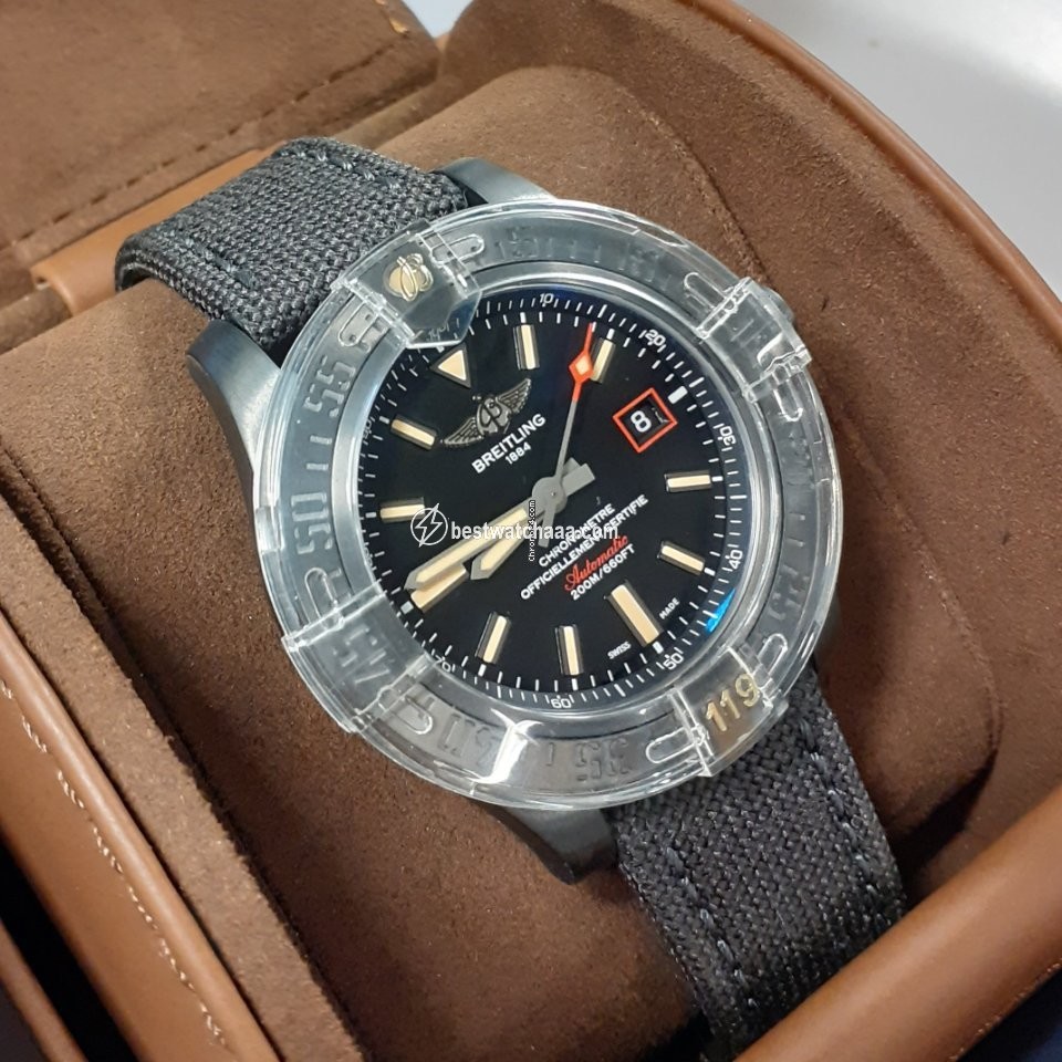 Breitling Avenger Blackbird 44 Mens watch Unisex Automatic Titanium V17311101B1W1