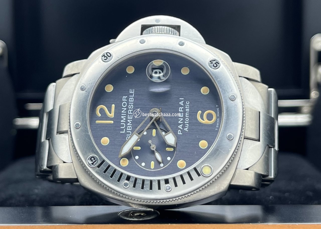 Panerai Luminor Submersible Mens watch Unisex Automatic Titanium PAM 00106