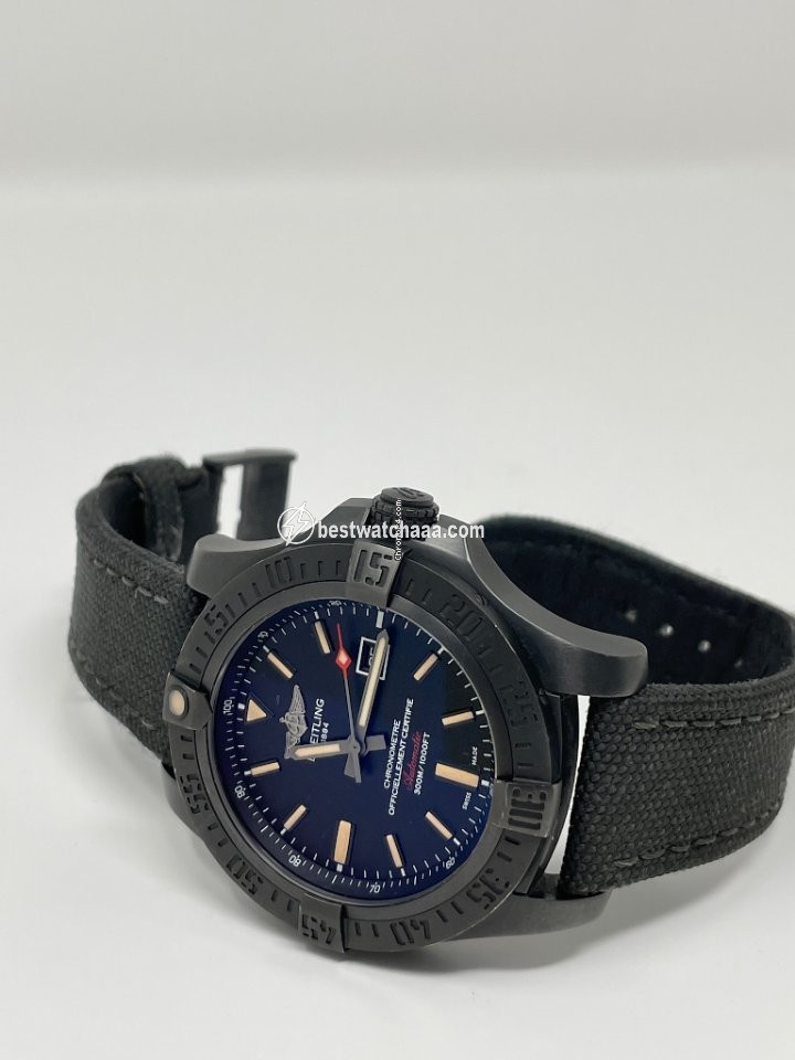 Breitling Avenger Blackbird Mens watch Unisex Automatic Titanium V1731010 BD12 100W