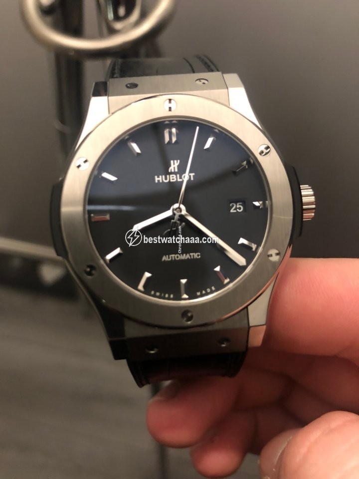 Hublot Classic Fusion 45, 42, 38, 33 mm Mens watch Unisex Automatic Titanium 542.NX.1171.LR