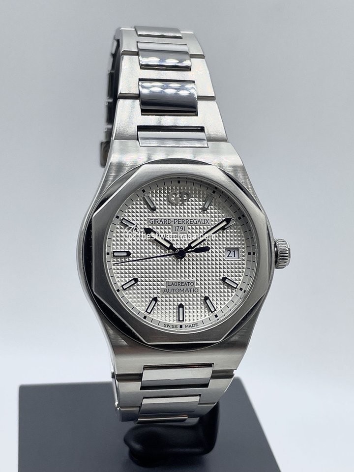 Girard Perregaux Laureato Mens watch Unisex Automatic Steel 81005-11-131-11A